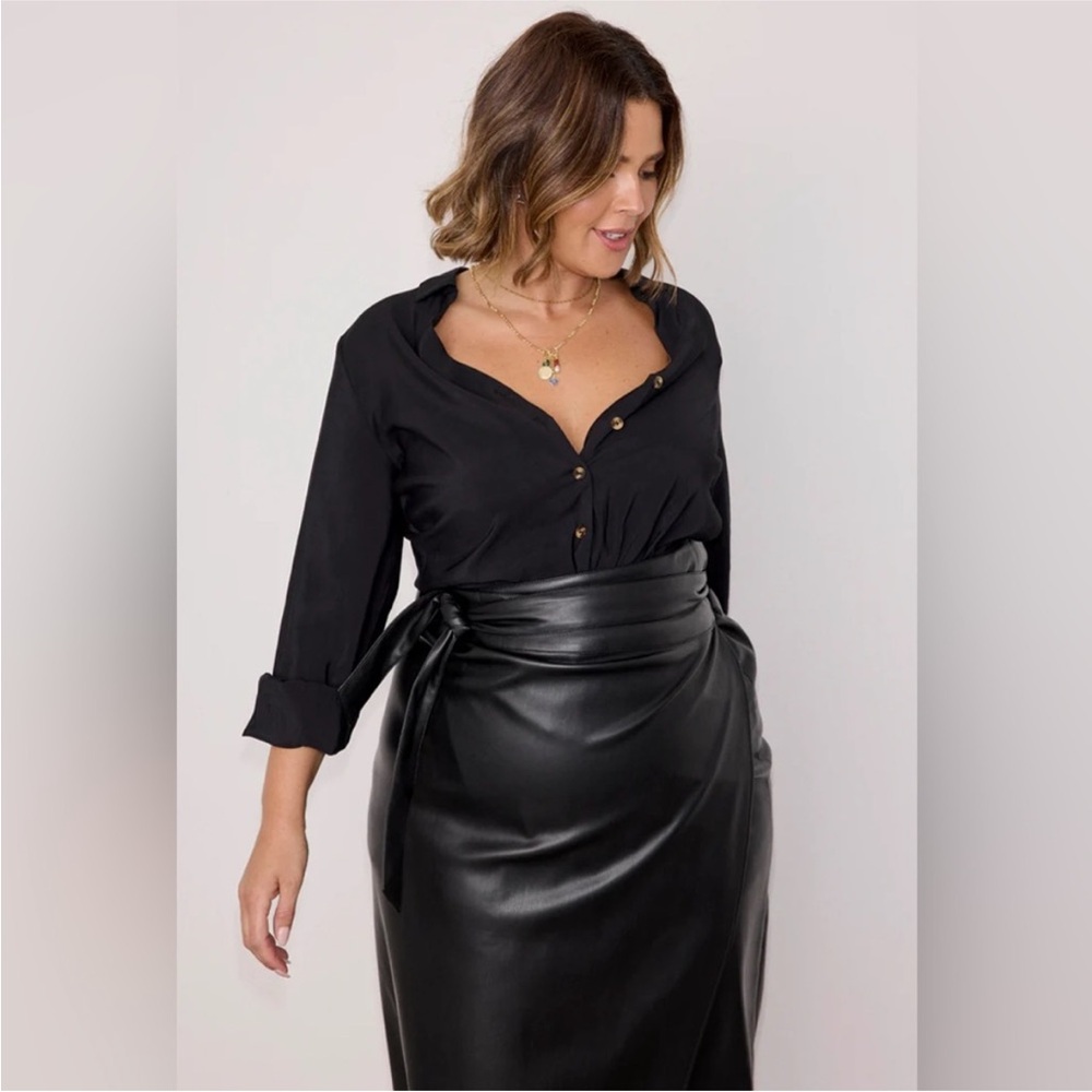 NWT Never Fully Dressed Black
Miley Shirt - Picture 8 of 12